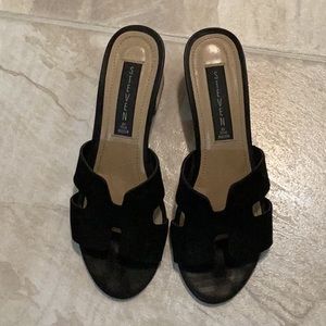 Steve Madden size 7.5 black slides